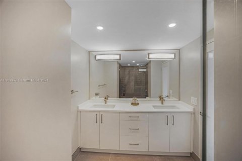 Copropriété à vendre à Miami Beach, Floride: 2 chambres, 158.12 m2 № 1269248 - photo 14