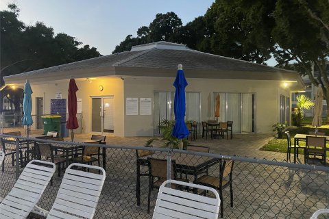 Condominio en venta en Lauderdale Lakes, Florida, 2 dormitorios, 89.19 m2 № 1061068 - foto 3