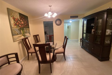 Condominio en venta en Lauderdale Lakes, Florida, 2 dormitorios, 89.19 m2 № 1061068 - foto 10