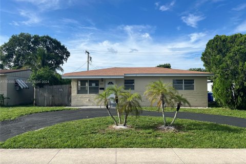 House in Miramar, Florida 2 bedrooms, 97.45 sq.m. № 1352118 - photo 1