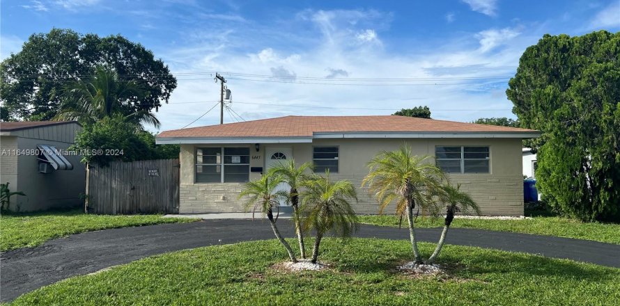 House in Miramar, Florida 2 bedrooms, 97.45 sq.m. № 1352118