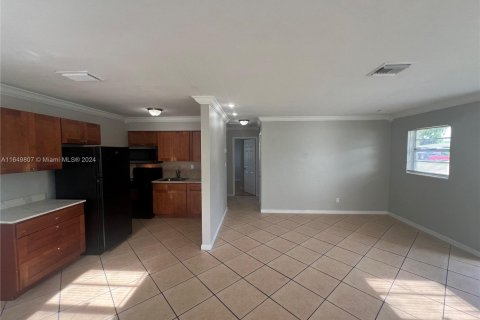 Casa en venta en Miramar, Florida, 2 dormitorios, 97.45 m2 № 1352118 - foto 6