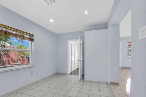 Casa en venta en Fort Lauderdale, Florida, 2 dormitorios, 122.91 m2 № 1352208 - foto 17