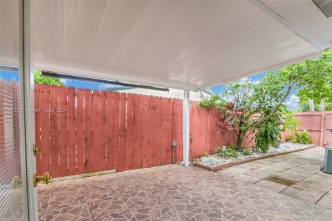 House in Fort Lauderdale, Florida 2 bedrooms, 122.91 sq.m. № 1352208 - photo 27