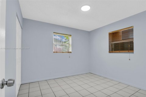 House in Fort Lauderdale, Florida 2 bedrooms, 122.91 sq.m. № 1352208 - photo 15