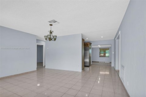 Casa en venta en Fort Lauderdale, Florida, 2 dormitorios, 122.91 m2 № 1352208 - foto 5