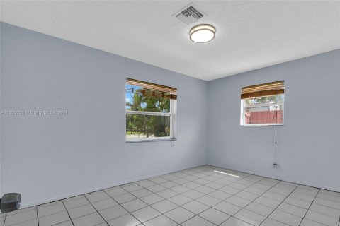 House in Fort Lauderdale, Florida 2 bedrooms, 122.91 sq.m. № 1352208 - photo 12