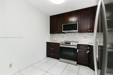 Condominio en venta en Coconut Creek, Florida, 2 dormitorios, 88.72 m2 № 1352155 - foto 8