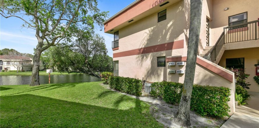 Condo in Coconut Creek, Florida, 2 bedrooms  № 1352155