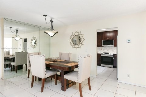 Condo in Coconut Creek, Florida, 2 bedrooms  № 1352155 - photo 7