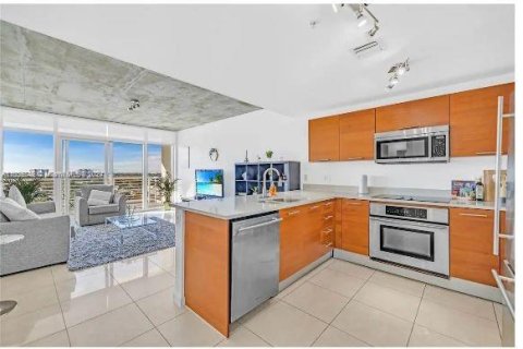 Condominio en alquiler en Miami, Florida, 1 dormitorio, 68.75 m2 № 1352207 - foto 4