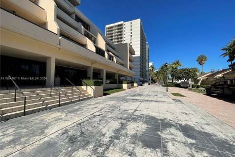 Condominio en venta en Miami Beach, Florida, 2 dormitorios, 93.37 m2 № 1076345 - foto 11