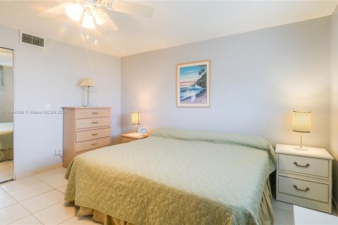 Condo in Dania Beach, Florida, 2 bedrooms  № 1328984 - photo 21