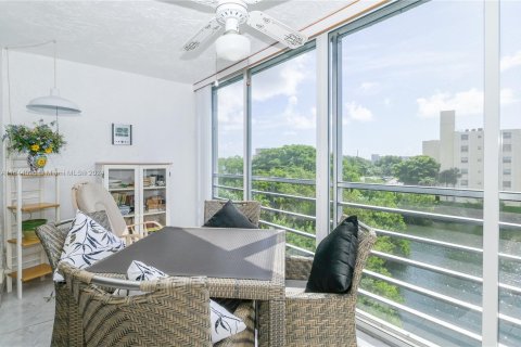 Copropriété à vendre à Dania Beach, Floride: 2 chambres, 110.55 m2 № 1328984 - photo 3