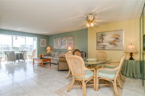 Copropriété à vendre à Dania Beach, Floride: 2 chambres, 110.55 m2 № 1328984 - photo 11