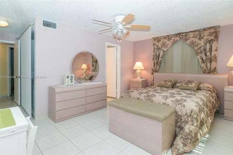 Condo in Dania Beach, Florida, 2 bedrooms  № 1328984 - photo 29