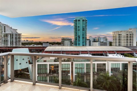 Condo in Miami Beach, Florida, 2 bedrooms  № 1389878 - photo 7