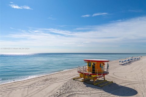 Condo in Miami Beach, Florida, 2 bedrooms  № 1389878 - photo 28