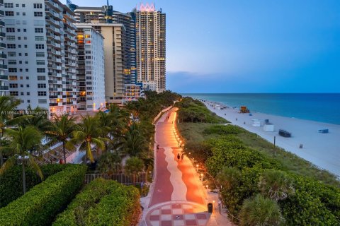 Condo in Miami Beach, Florida, 2 bedrooms  № 1389878 - photo 30