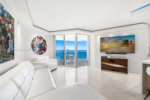 Condo in Miami Beach, Florida, 2 bedrooms  № 1039917 - photo 2