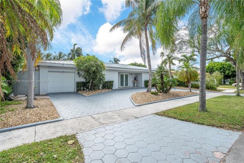 House in North Miami, Florida 4 bedrooms, 235.14 sq.m. № 1039996 - photo 29