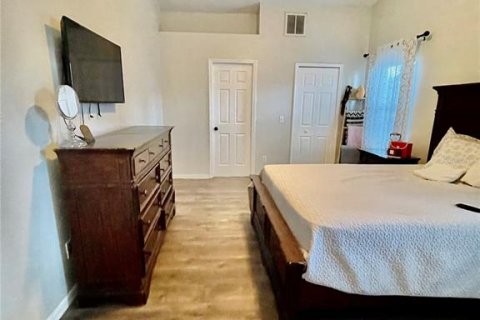 Casa en venta en Brandon, Florida, 4 dormitorios, 168.25 m2 № 1048481 - foto 19