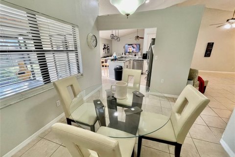 Casa en venta en Brandon, Florida, 4 dormitorios, 168.25 m2 № 1048481 - foto 18