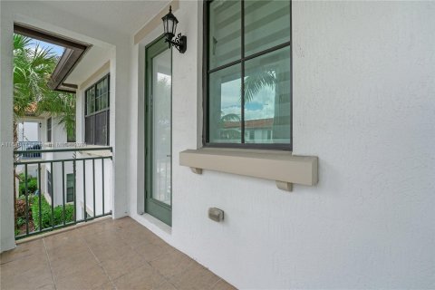 Townhouse in Pembroke Pines, Florida 3 bedrooms, 193.05 sq.m. № 1239455 - photo 29