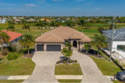 Villa ou maison à vendre à Punta Gorda, Floride: 3 chambres, 216.18 m2 № 1044305 - photo 2