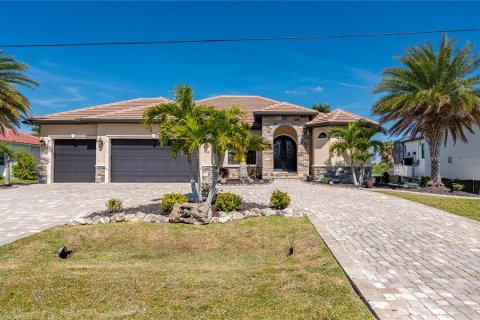 Villa ou maison à vendre à Punta Gorda, Floride: 3 chambres, 216.18 m2 № 1044305 - photo 4