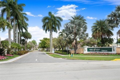 Condo in Tamarac, Florida, 2 bedrooms  № 1217187 - photo 1