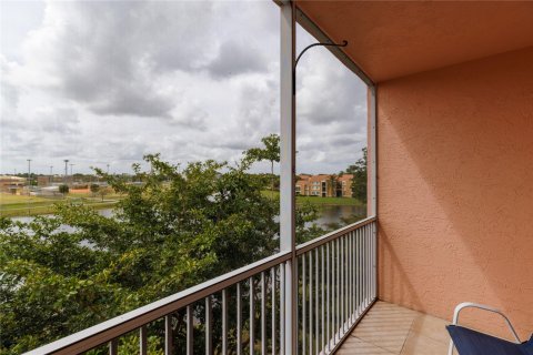 Copropriété à vendre à Tamarac, Floride: 2 chambres, 114.64 m2 № 1050036 - photo 4