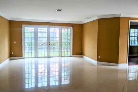 House in Wellington, Florida 4 bedrooms, 340.21 sq.m. № 1050001 - photo 11