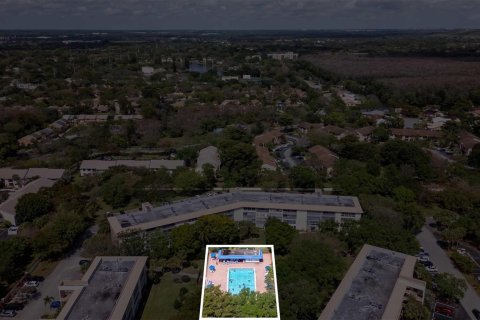 Copropriété à vendre à Coconut Creek, Floride: 2 chambres, 121.42 m2 № 1050035 - photo 13