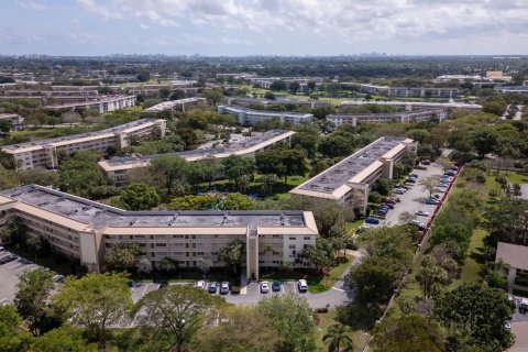 Condo in Coconut Creek, Florida, 2 bedrooms  № 1050035 - photo 16