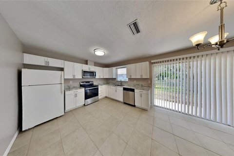 Villa ou maison à vendre à Punta Gorda, Floride: 3 chambres, 93.65 m2 № 1042329 - photo 2