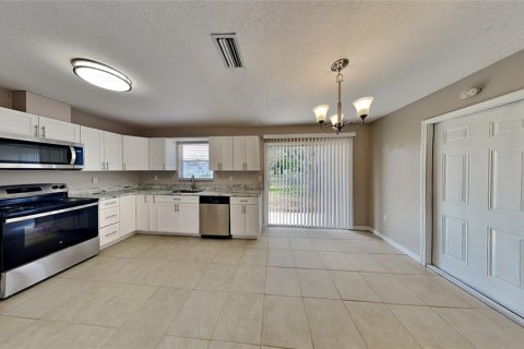 Villa ou maison à vendre à Punta Gorda, Floride: 3 chambres, 93.65 m2 № 1042329 - photo 3