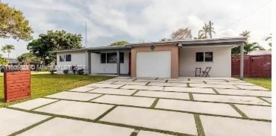 House in Wilton Manors, Florida 3 bedrooms, 143.16 sq.m. № 1240499