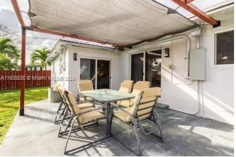 Casa en venta en Wilton Manors, Florida, 3 dormitorios, 143.16 m2 № 1240499 - foto 18