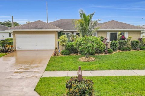 Villa ou maison à vendre à Boynton Beach, Floride: 3 chambres, 217.39 m2 № 1240500 - photo 2