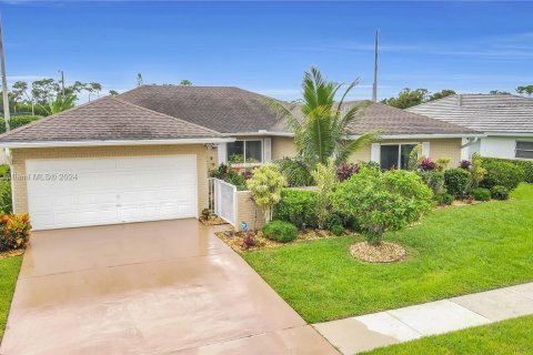 Villa ou maison à vendre à Boynton Beach, Floride: 3 chambres, 217.39 m2 № 1240500 - photo 1