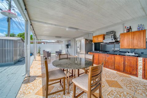 Villa ou maison à vendre à Hialeah, Floride: 2 chambres, 99.41 m2 № 1381563 - photo 24