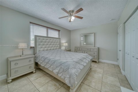 Villa ou maison à vendre à Hialeah, Floride: 2 chambres, 99.41 m2 № 1381563 - photo 2