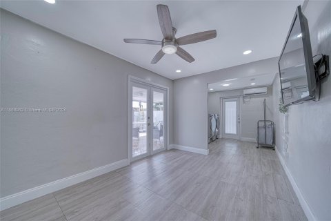 Villa ou maison à vendre à Hialeah, Floride: 2 chambres, 99.41 m2 № 1381563 - photo 10