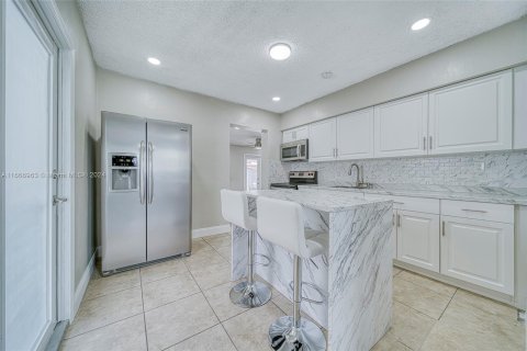 Villa ou maison à vendre à Hialeah, Floride: 2 chambres, 99.41 m2 № 1381563 - photo 15