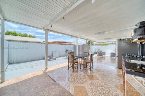 Villa ou maison à vendre à Hialeah, Floride: 2 chambres, 99.41 m2 № 1381563 - photo 22