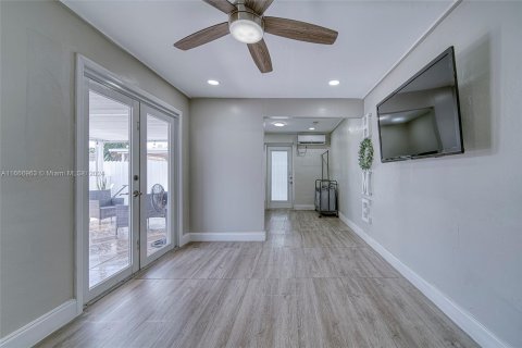 Villa ou maison à vendre à Hialeah, Floride: 2 chambres, 99.41 m2 № 1381563 - photo 11