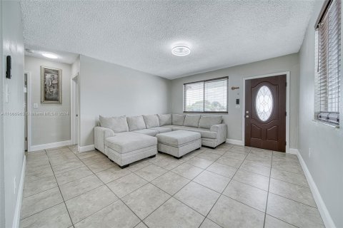 Villa ou maison à vendre à Hialeah, Floride: 2 chambres, 99.41 m2 № 1381563 - photo 16