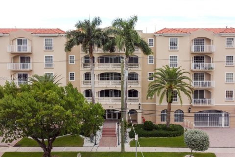 Condo in Fort Lauderdale, Florida, 3 bedrooms  № 1362385 - photo 1