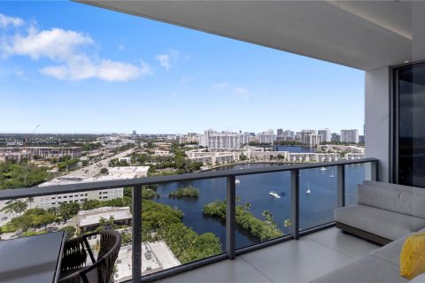 Condo in North Miami Beach, Florida, 2 bedrooms  № 1394713 - photo 13